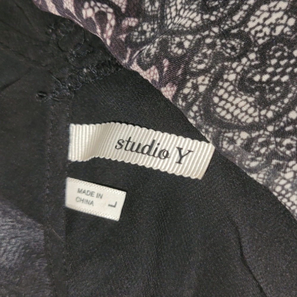Studio Y Top - Picture 5 of 13